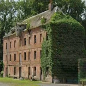 Bâtiment industriel abandonné